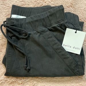 *NEW WITH TAGS* Bella Dahl Chelsea Joggers